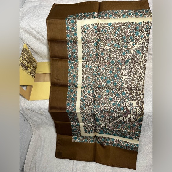 Vintage Liberty of London silk scarf - Picture 7 of 7